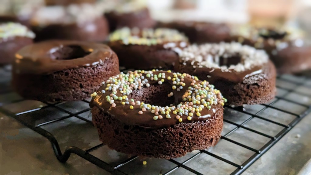Dark Chocolate Frosted Donuts {GF, Paleo, Nut&nbsp;Free}